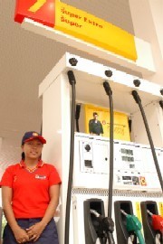 Shell Turunkan Harga BBM Rp 100/Liter Shell Turunkan Harga BBM Rp 100/Liter