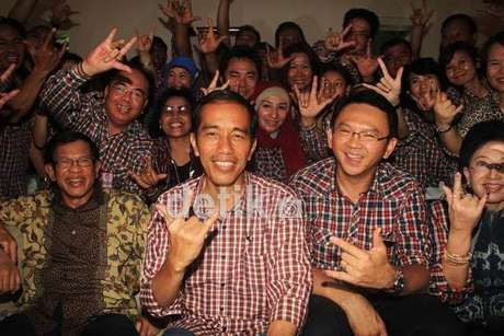 Ada Makanan Gratis, Warga Menyemut di \Rumah Solo\ Jokowi Ada Makanan Gratis, Warga Menyemut di \Rumah Solo\ Jokowi