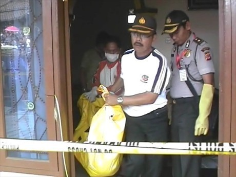 Ibu Hamil 4 Bulan & Anaknya Ditemukan Tewas Penuh Luka Tusukan Ibu Hamil 4 Bulan & Anaknya Ditemukan Tewas Penuh Luka Tusukan