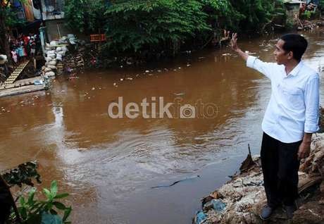 Jokowi Butuh Rp 5 Triliun untuk Bereskan Sungai Ciliwung Jokowi Butuh Rp 5 Triliun untuk Bereskan Sungai Ciliwung