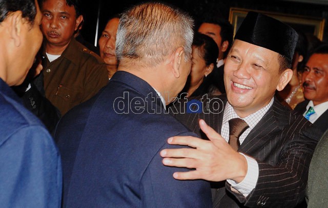 Yuk, Mengintip Ruang Sekretaris MA dengan Meja Rp 1 Miliar Yuk, Mengintip Ruang Sekretaris MA dengan Meja Rp 1 Miliar