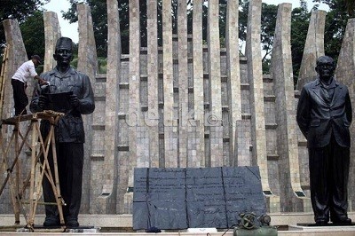 Soekarno-Hatta Diberi Gelar Pahlawan Nasional Soekarno-Hatta Diberi Gelar Pahlawan Nasional