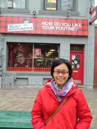 Di depan salah satu Poutinerie di kota Winnipeg Di depan salah satu Poutinerie di kota Winnipeg