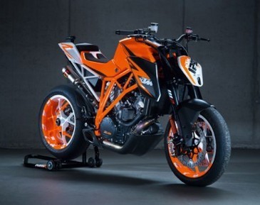 Selubung KTM 1290 Super Duke R Siap Dibuka Selubung KTM 1290 Super Duke R Siap Dibuka