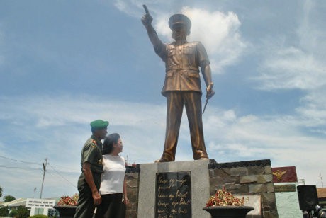 Patung Jenderal Ahmad Yani di Semarang Setinggi 4 Meter Diresmikan Patung Jenderal Ahmad Yani di Semarang Setinggi 4 Meter Diresmikan