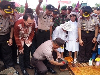 Ortu Siswa Sekolah Darurat Kartini Syukuri Gedung Baru untuk Belajar Ortu Siswa Sekolah Darurat Kartini Syukuri Gedung Baru untuk Belajar