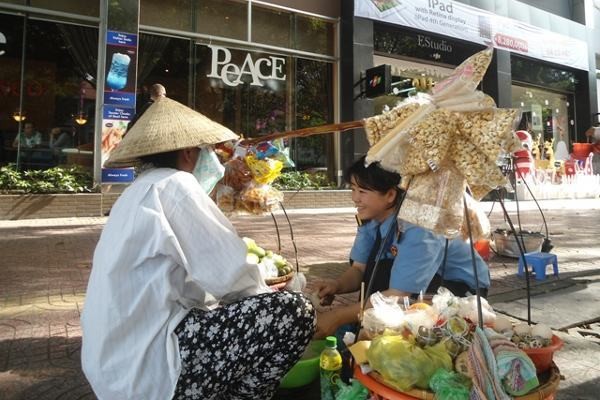 Penjaja makanan tradisional di Ho Chi Minh (Taufik/detikTravel) Penjaja makanan tradisional di Ho Chi Minh (Taufik/detikTravel)
