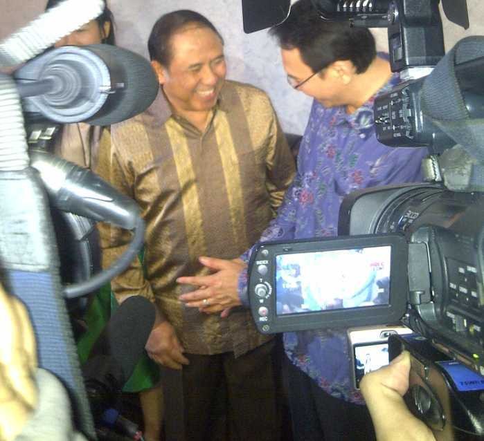 Eks Wagub DKI Prijanto Datang ke Open House di Rumah Ahok Eks Wagub DKI Prijanto Datang ke Open House di Rumah Ahok
