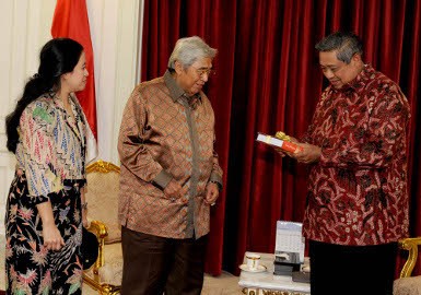 Ajak Puan Temui SBY, Taufiq Kiemas Tampak Lebih Muda Ajak Puan Temui SBY, Taufiq Kiemas Tampak Lebih Muda