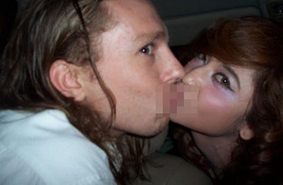 Mesra.. Foto Dewi Persik Ciuman dengan Pria Bule Beredar! Mesra.. Foto Dewi Persik Ciuman dengan Pria Bule Beredar!