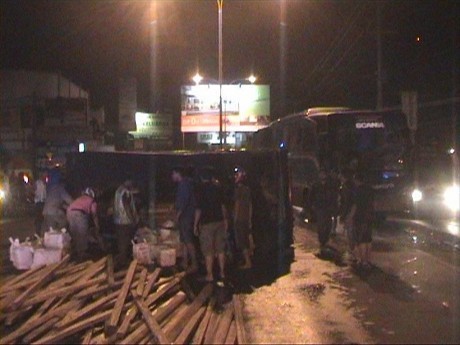 Bus Tabrak Truk, Jalur Pantura Kota Tegal Macet Bus Tabrak Truk, Jalur Pantura Kota Tegal Macet