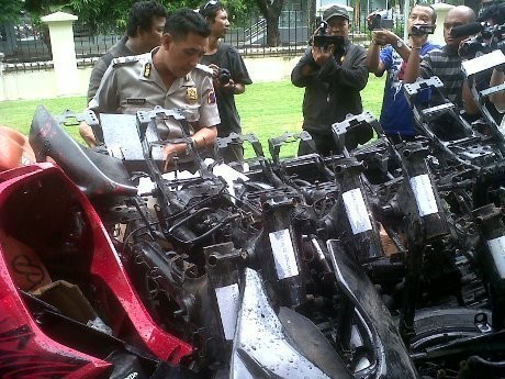 Waspada! Modus Kejahatan dengan Menukar Pelat Nomor Kendaraan Waspada! Modus Kejahatan dengan Menukar Pelat Nomor Kendaraan