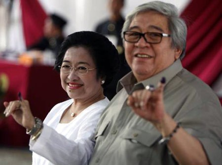 Mengintip Kisah Cinta Taufiq Kiemas dan Megawati Soekarnoputri Mengintip Kisah Cinta Taufiq Kiemas dan Megawati Soekarnoputri