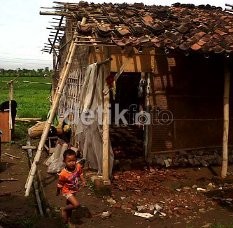 227 Rumah Rusak Diterjang Puting Beliung di Batam 227 Rumah Rusak Diterjang Puting Beliung di Batam