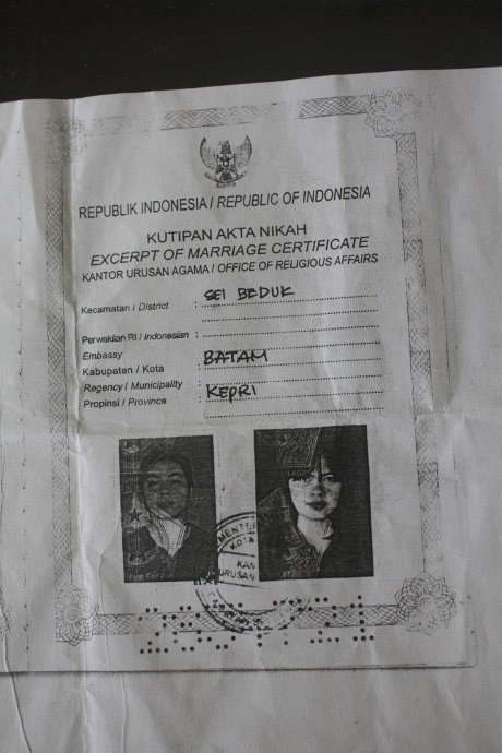 Pasangan Lesbi Menikah di Batam, Punya Bukti dari KUA Pasangan Lesbi Menikah di Batam, Punya Bukti dari KUA