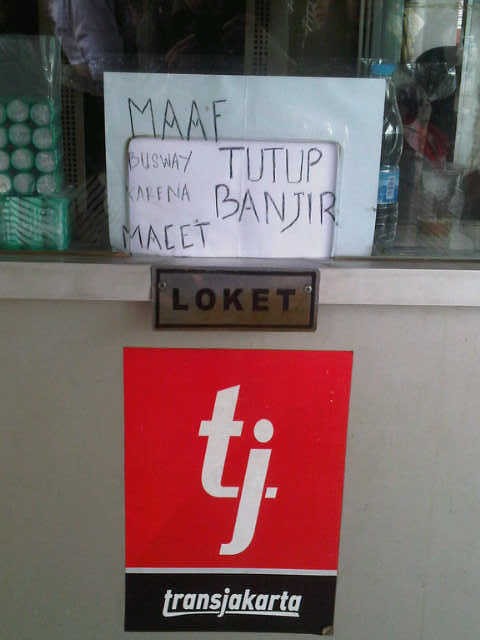 Banjir di Daan Mogot, TransJ Kalideres-Harmoni Stop Operasi Banjir di Daan Mogot, TransJ Kalideres-Harmoni Stop Operasi