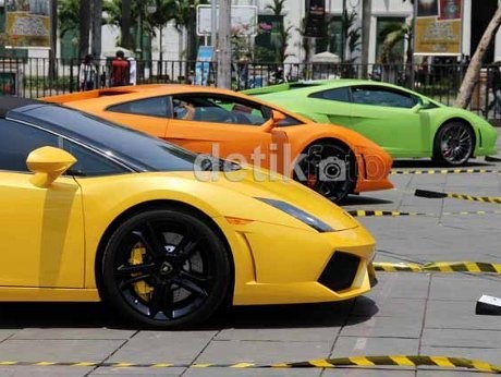 \Pemilik Lamborghini Itu Seliar Mobilnya\ \Pemilik Lamborghini Itu Seliar Mobilnya\