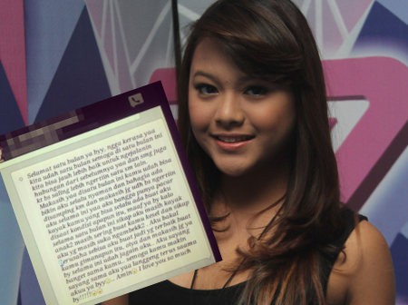 Ini Pesan Cinta Aurel untuk Sang Kekasih Ini Pesan Cinta Aurel untuk Sang Kekasih