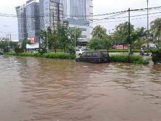 Banjir di Ruko Boulevard Barat Kelapa Gading Sama Parahnya dengan Tahun 2007 Banjir di Ruko Boulevard Barat Kelapa Gading Sama Parahnya dengan Tahun 2007