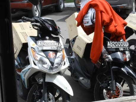 Lho, Dua Motor Kok Pelat Nomornya Sama? Lho, Dua Motor Kok Pelat Nomornya Sama?