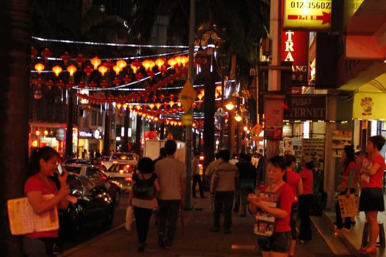 Ups! Ada Jasa Pijat Plus-plus di Bukit Bintang, KL