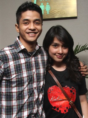 Adly Fairuz Ternyata Kini Pacaran dengan Dina Anjani Adly Fairuz Ternyata Kini Pacaran dengan Dina Anjani