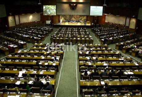 5 Tingkah Nyeleneh Anggota DPR Saat Rapat Paripurna 5 Tingkah Nyeleneh Anggota DPR Saat Rapat Paripurna