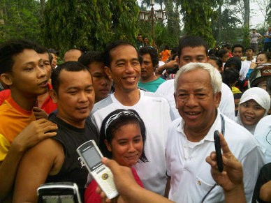 Senam di Stadion Teladan Medan, Jokowi Disambut Antusias Warga Senam di Stadion Teladan Medan, Jokowi Disambut Antusias Warga