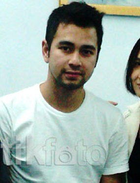 Saat Digerebek, Raffi Ahmad Sedang Peluk-pelukan Saat Digerebek, Raffi Ahmad Sedang Peluk-pelukan