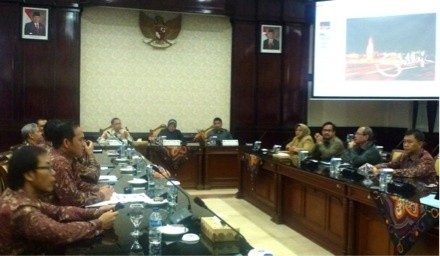 Diplomat Muda Ini Belajar pada Walikota Surabaya Diplomat Muda Ini Belajar pada Walikota Surabaya