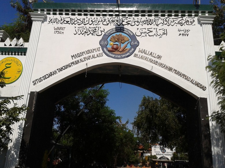 Makam Mbah Priok Vs Proyek Tol Akses Tanjung Priok, Siapa Mengalah? Makam Mbah Priok Vs Proyek Tol Akses Tanjung Priok, Siapa Mengalah?
