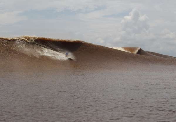 Gelombang Bono keajaiban alam di Riau (Albert Saniko/d'Traveler) Gelombang Bono keajaiban alam di Riau (Albert Saniko/d'Traveler)