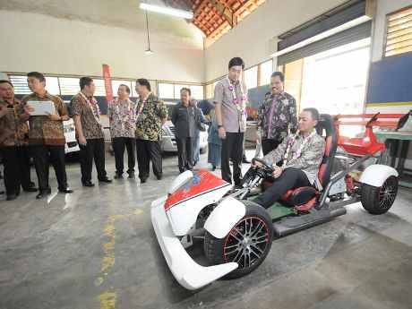 Honda Bantu SMKN 2 Surabaya Honda Bantu SMKN 2 Surabaya