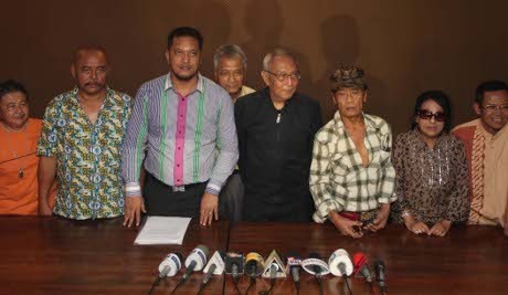 Bela Eyang Subur, Tessy Mengaku Pernah Dibelikan Mobil Bela Eyang Subur, Tessy Mengaku Pernah Dibelikan Mobil