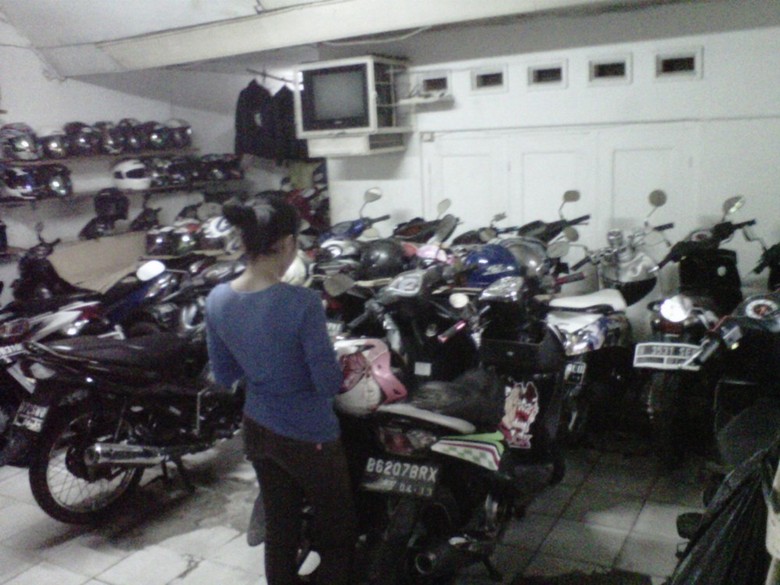 Bisnis Parkir Di Jakarta, Parkir Rumahan dengan Doorprize HP Bisnis Parkir Di Jakarta, Parkir Rumahan dengan Doorprize HP