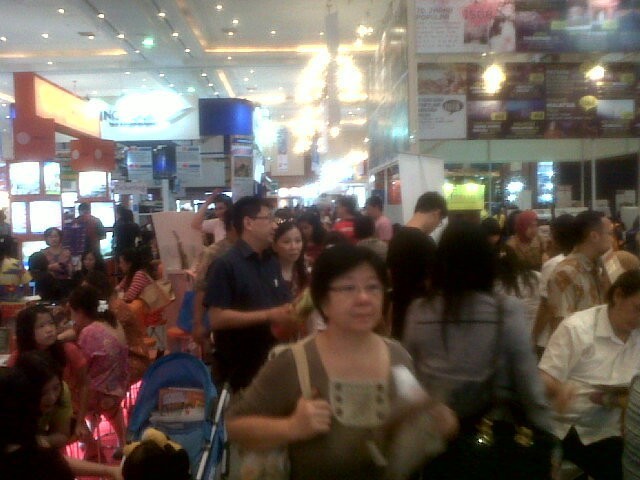 Suasana ASTINDO Travel Fair yang dipenuhi pengunjung (Afif/detikTravel) Suasana ASTINDO Travel Fair yang dipenuhi pengunjung (Afif/detikTravel)