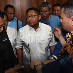 Sekretaris Fraksi Demokrat Dicecar 14 Pertanyaan Soal Kasus Anas Oleh KPK Sekretaris Fraksi Demokrat Dicecar 14 Pertanyaan Soal Kasus Anas Oleh KPK