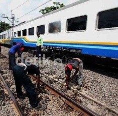 Jalur KA Bandung-Jakarta Sudah Bisa Dilewati Jalur KA Bandung-Jakarta Sudah Bisa Dilewati