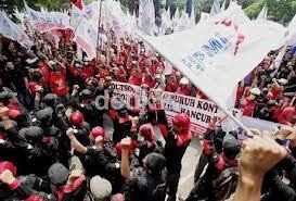 Pengusaha Tolak Buruh Minta Kebutuhan Hidup Layak Dinaikkan Pengusaha Tolak Buruh Minta Kebutuhan Hidup Layak Dinaikkan