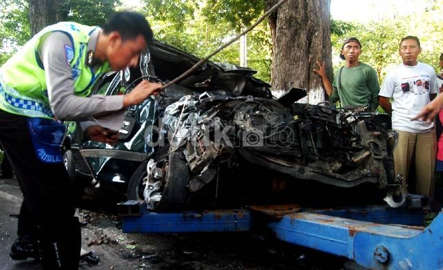 Ajaib! Orang-orang Ini Selamat dari Kecelakaan Maut di Jalan Ajaib! Orang-orang Ini Selamat dari Kecelakaan Maut di Jalan