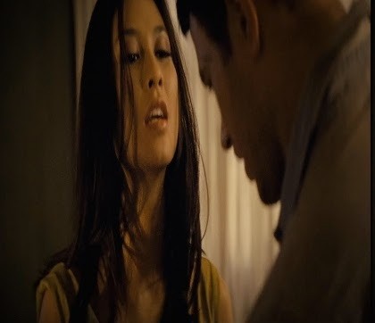 Uli Auliani Bicara Adegan Ciumannya dengan Bintang \Twilight\ Kellan Lutz Uli Auliani Bicara Adegan Ciumannya dengan Bintang \Twilight\ Kellan Lutz