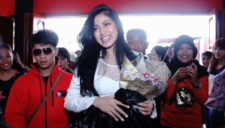 Jessica Iskandar Habiskan 1 Miliar Buka Restoran di Medan Jessica Iskandar Habiskan 1 Miliar Buka Restoran di Medan