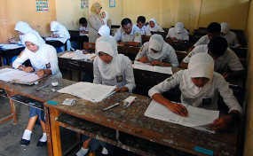 Beredar Isu Pembatalan UN via BBM, Kemendikbud Pastikan itu Hoax! Beredar Isu Pembatalan UN via BBM, Kemendikbud Pastikan itu Hoax!