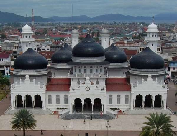 Masjid Raya Baiturrahman, yang tak hancur di hempas tsunami (Wahid Masrukan/ACI) Masjid Raya Baiturrahman, yang tak hancur di hempas tsunami (Wahid Masrukan/ACI)