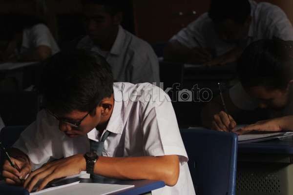 Anggaran UN 2013 Setengah Triliun Rupiah Diblokir karena Kemendikbud Tak Tertib Anggaran UN 2013 Setengah Triliun Rupiah Diblokir karena Kemendikbud Tak Tertib