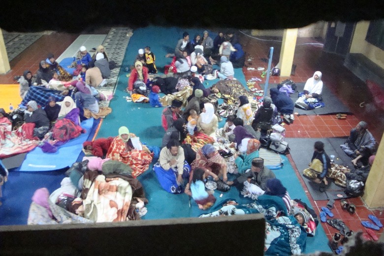 Pengungsi Gempa Dieng Butuh Selimut Pengungsi Gempa Dieng Butuh Selimut