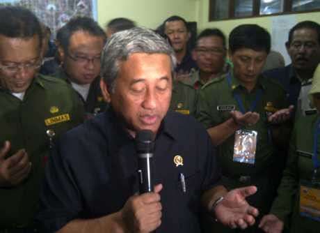 UN SMP Tertunda, Mendikbud: Saya Bilang Serentak Hari Ini, Bukan Jam Ini UN SMP Tertunda, Mendikbud: Saya Bilang Serentak Hari Ini, Bukan Jam Ini