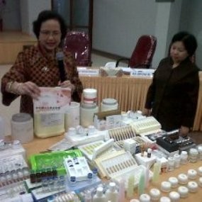 Ini Dampak Berbahaya Memakai Kosmetik Ilegal Ini Dampak Berbahaya Memakai Kosmetik Ilegal