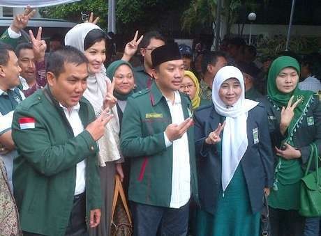 Caleg Artis PKB, Ridho Rhoma Sampai Arzeti Caleg Artis PKB, Ridho Rhoma Sampai Arzeti