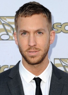 Calvin Harris Diserang Orang Tak Dikenal Saat Nge-DJ Calvin Harris Diserang Orang Tak Dikenal Saat Nge-DJ